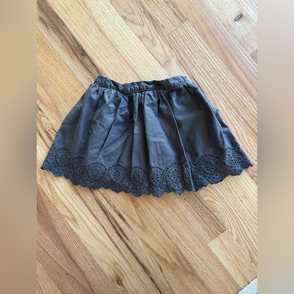 GAP Dark gray eyelet skirt - Size 3T